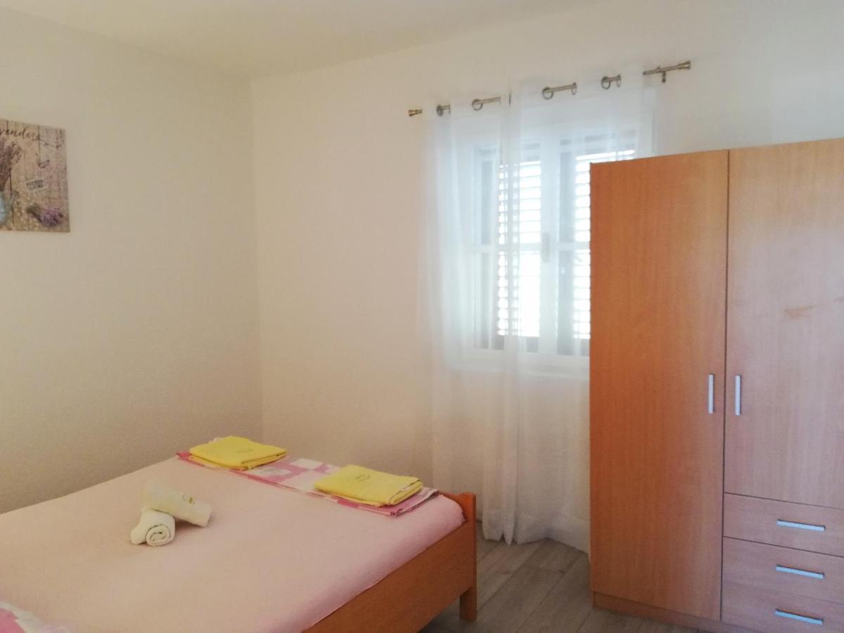 Apartments Amfora Gdinj Extérieur photo
