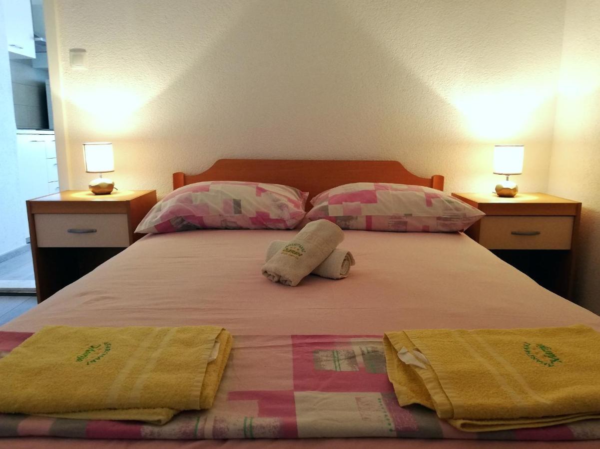 Apartments Amfora Gdinj Extérieur photo
