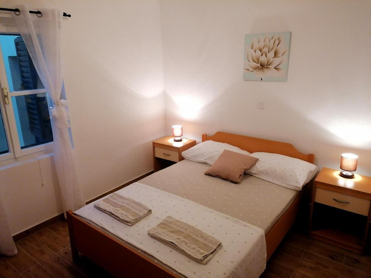 Apartments Amfora Gdinj Extérieur photo